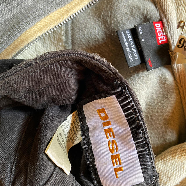 DIESEL(ディーゼル)のDIESEL メンズ　パーカーとキャップ　まとめ売り メンズのトップス(パーカー)の商品写真