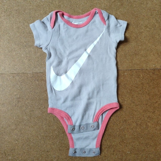 NIKE(ナイキ)のNIKEロンパース2点セット キッズ/ベビー/マタニティのベビー服(~85cm)(ロンパース)の商品写真