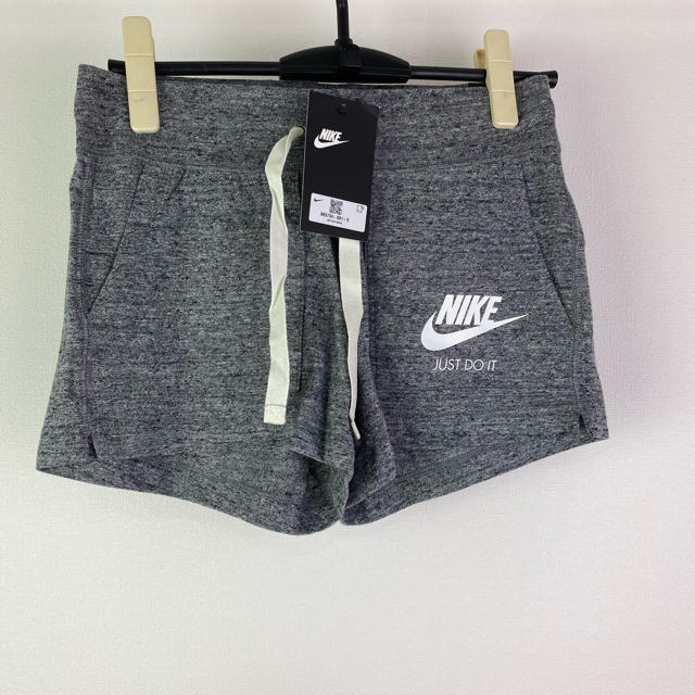 NIKE(ナイキ)の新品★期間限定SALE★Nike ナイキ スエット ショート パンツ M サイズ レディースのパンツ(ショートパンツ)の商品写真