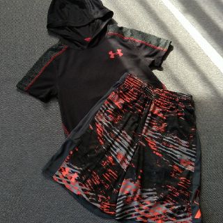 アンダーアーマー(UNDER ARMOUR)の新品値下げ！アンダーアーマー140Tシャツとハーフパンツ上下セット(Tシャツ/カットソー)