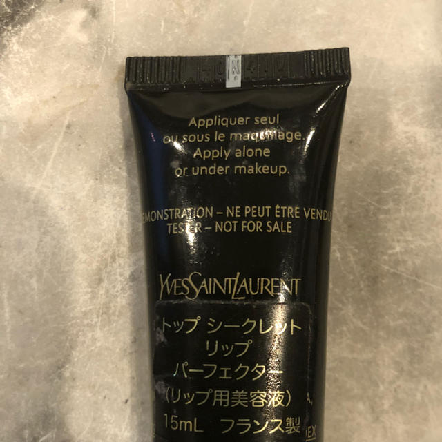 Yves Saint Laurent Beaute(イヴサンローランボーテ)のYvesSaintLaurent イヴ・サンローラン トップシークレットリップ コスメ/美容のスキンケア/基礎化粧品(リップケア/リップクリーム)の商品写真