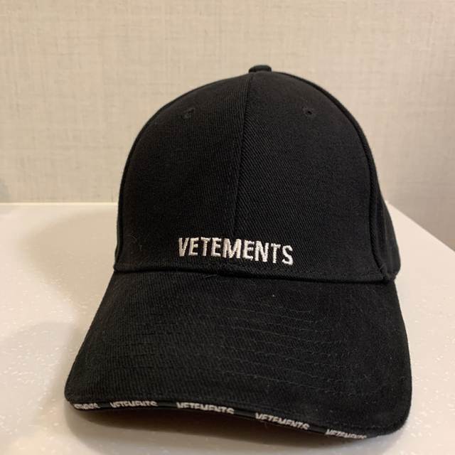 VETEMENTS ロゴキャップ