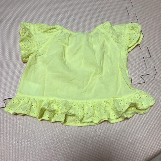 黄色　イエロートップス　80 キッズ/ベビー/マタニティのベビー服(~85cm)(シャツ/カットソー)の商品写真