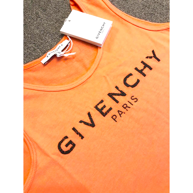 GIVENCHY(ジバンシィ)の最終値下げ‼︎新品☆GIVENCHYジバンシー　ノースリーブ タンクトップ レディースのトップス(Tシャツ(半袖/袖なし))の商品写真