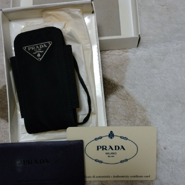 PRADA(プラダ)のＰＲＡＤＡ　携帯ケース スマホ/家電/カメラのスマホアクセサリー(モバイルケース/カバー)の商品写真