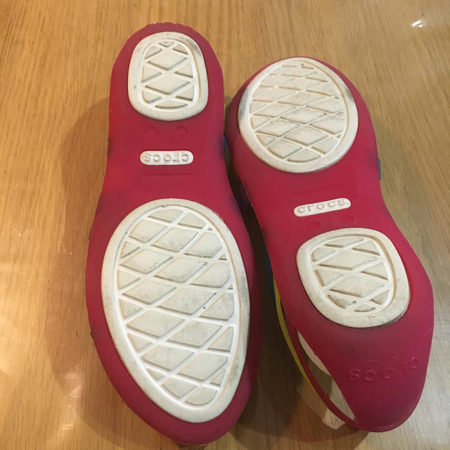 crocs(クロックス)のクロックス　カラフル　サンダル レディースの靴/シューズ(サンダル)の商品写真