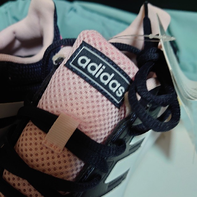 adidas(アディダス)のadidasレディーススニーカー レディースの靴/シューズ(スニーカー)の商品写真