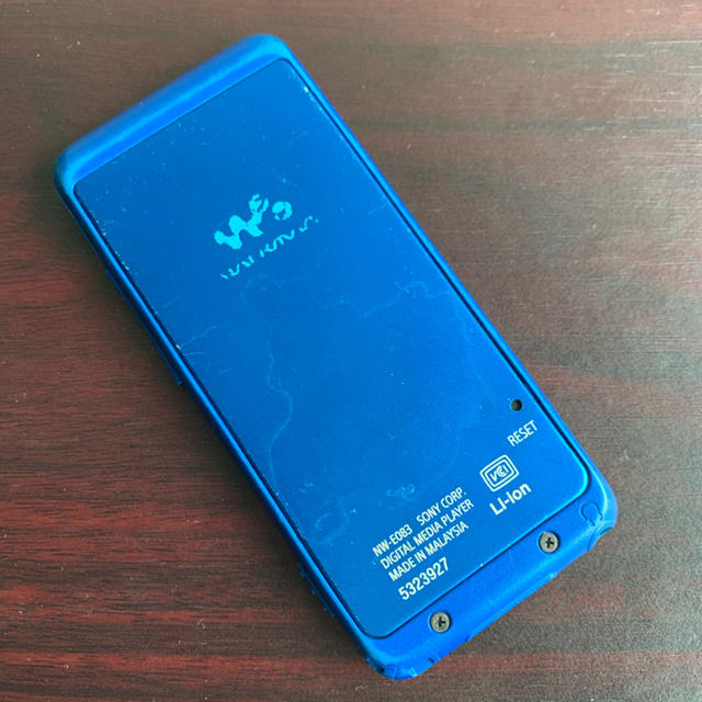 WALKMAN(ウォークマン)のWALKMAN NW-E083 (4GB) スマホ/家電/カメラのオーディオ機器(ポータブルプレーヤー)の商品写真