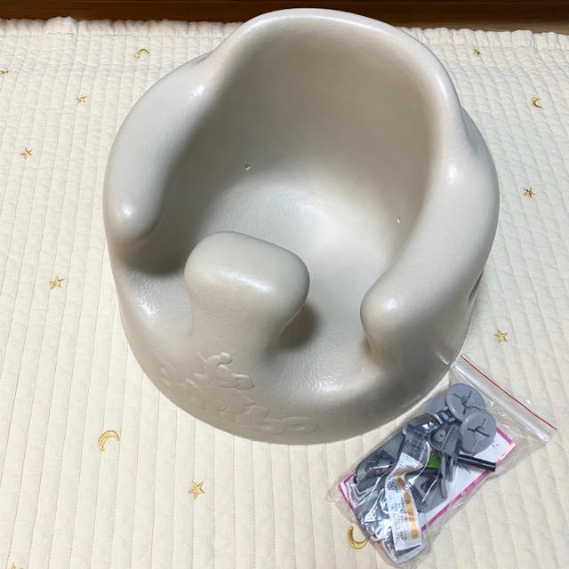 Bumbo(バンボ)のるるるん様専用！さらにお値下げ！バンボ　サンドベージュ　美品 キッズ/ベビー/マタニティのキッズ/ベビー/マタニティ その他(その他)の商品写真