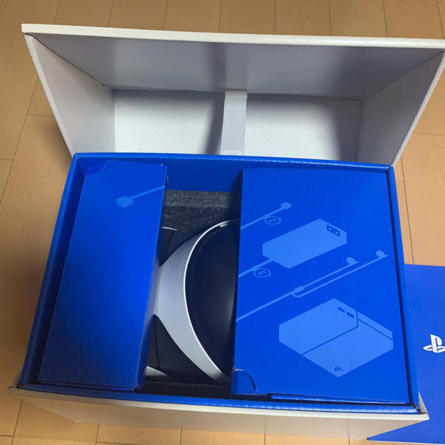 PlayStation VR(プレイステーションヴィーアール)のPS4 VR エンタメ/ホビーのゲームソフト/ゲーム機本体(家庭用ゲーム機本体)の商品写真