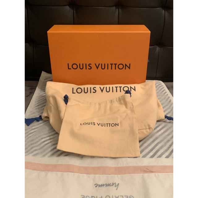 LOUIS VUITTON(ルイヴィトン)の新品　希少　ヴィトン   ソフトトランク　ホワイト　VIP限定 メンズのバッグ(ショルダーバッグ)の商品写真