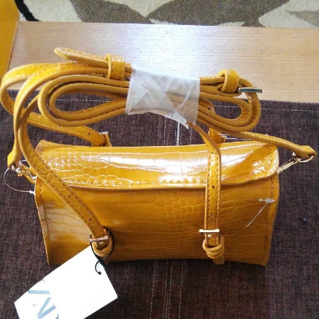 ZARA(ザラ)の専用様のみです♥️ZARA♥️新品未使用♥️ショルダーミニバック♥️イエロー レディースのバッグ(ショルダーバッグ)の商品写真