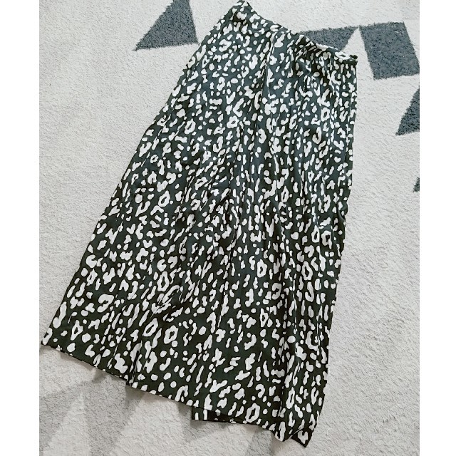 ZARA(ザラ)のZARA ヒョウ柄ワイドパンツ　ロングスカート風 レディースのスカート(ロングスカート)の商品写真
