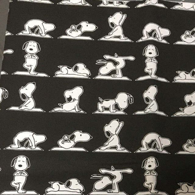SNOOPY(スヌーピー)のスヌーピーヨガ　帆布　約　幅145㎝×90㎝ ハンドメイドの素材/材料(生地/糸)の商品写真