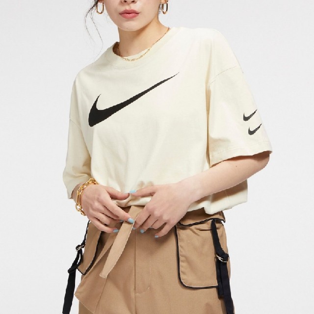 NIKE(ナイキ)の★専用★　NIKE スポーツウェア スウッシュ ウィメンズドレス ワンピース レディースのトップス(Tシャツ(半袖/袖なし))の商品写真