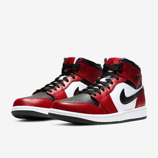 NIKE(ナイキ)のNIKE AIR JORDAN 1 MID メンズの靴/シューズ(スニーカー)の商品写真