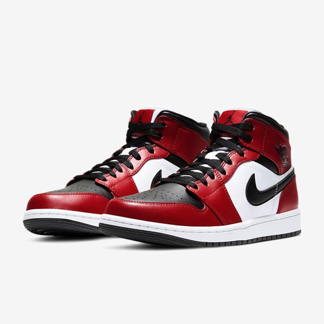 NIKE(ナイキ)のNIKE AIR JORDAN 1 MID CHICAGO BLACK TOE メンズの靴/シューズ(スニーカー)の商品写真