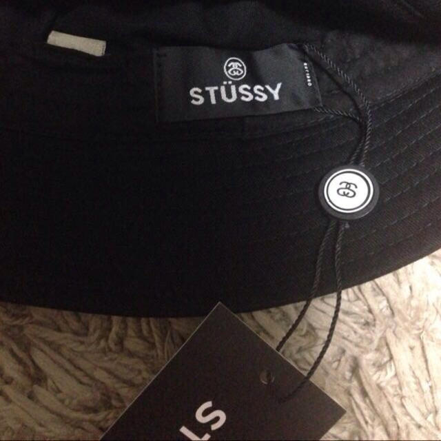 STUSSY(ステューシー)のSTUSSY バケットハット ブラック色 レディースの帽子(ハット)の商品写真