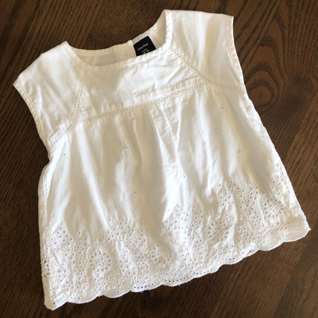 babyGAP(ベビーギャップ)のbabyGap  レース　トップス　ホワイト　80 キッズ/ベビー/マタニティのベビー服(~85cm)(シャツ/カットソー)の商品写真