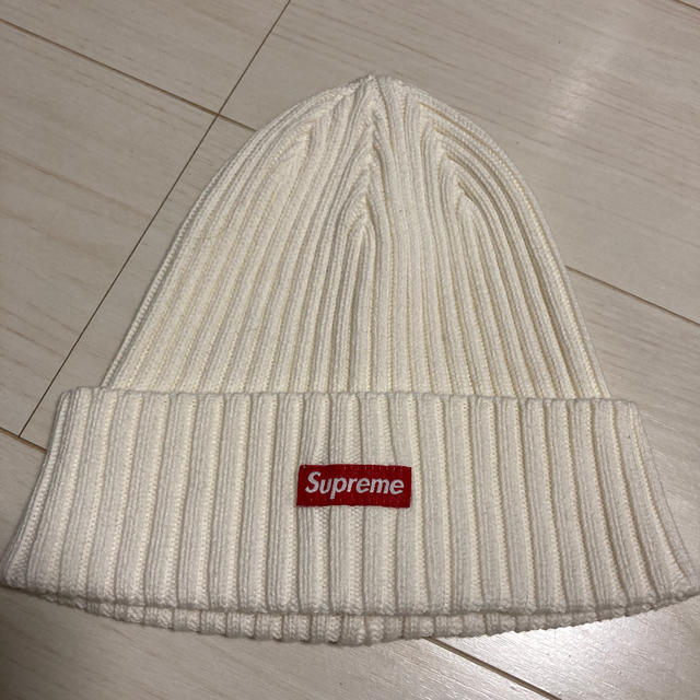 Supreme(シュプリーム)のsupreme Overdyed Ribbed Beanie 白 ビーニー メンズの帽子(ニット帽/ビーニー)の商品写真