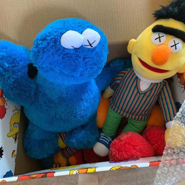 SESAME STREET(セサミストリート)のUniqlo kaws sesame street complete box エンタメ/ホビーのおもちゃ/ぬいぐるみ(ぬいぐるみ)の商品写真