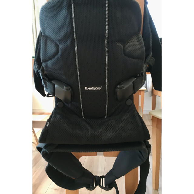 BABYBJORN(ベビービョルン)のベビービョルン  One Air ブラック　メッシュ　抱っこ紐 キッズ/ベビー/マタニティの外出/移動用品(抱っこひも/おんぶひも)の商品写真