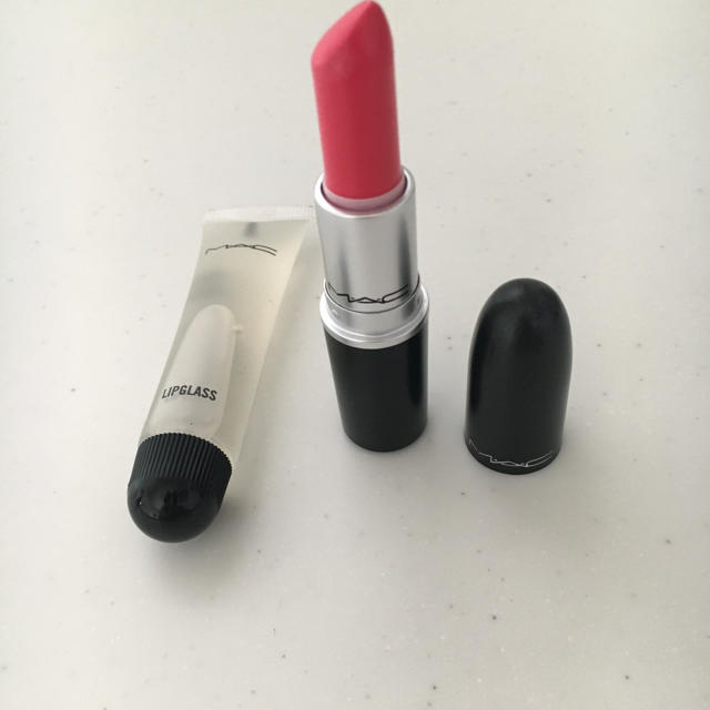 MAC(マック)のMAC lipstick  グロスのおまけ付き！！ コスメ/美容のベースメイク/化粧品(口紅)の商品写真
