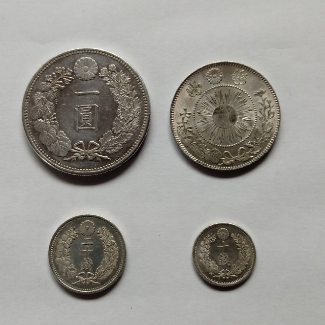 明治19年 新1円銀貨 ほか4枚セット エンタメ/ホビーの美術品/アンティーク(貨幣)の商品写真