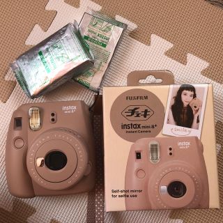 フジフイルム(富士フイルム)のチェキ instax mini8+  ココア(フィルムカメラ)