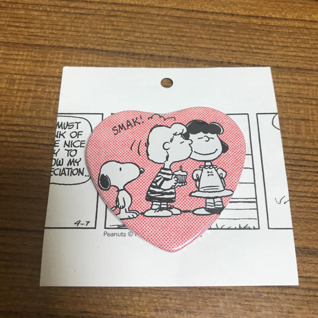 PEANUTS(ピーナッツ)のスヌーピー缶バッチ エンタメ/ホビーのアニメグッズ(バッジ/ピンバッジ)の商品写真