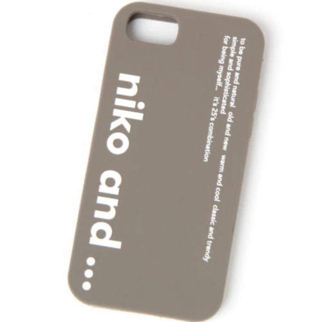 niko and...(ニコアンド)の【人気】Niko and… iPhoneケース 6,6s,7,8 スマホ/家電/カメラのスマホアクセサリー(iPhoneケース)の商品写真