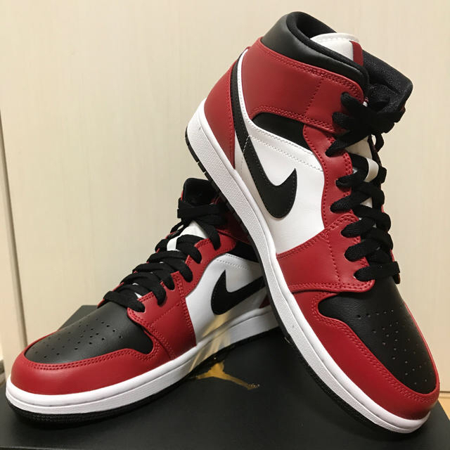 NIKE(ナイキ)のNIKE AIR JORDAN Chicagoカラー　27センチ メンズの靴/シューズ(スニーカー)の商品写真