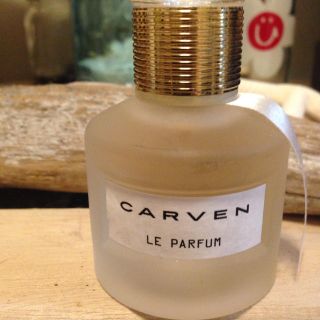 Carven 香水 オレンジ色 ボトル