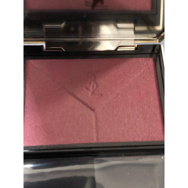 Yves Saint Laurent Beaute(イヴサンローランボーテ)の未使用　イヴサンローランブラッシュクチュール　#13 値下げ！ コスメ/美容のベースメイク/化粧品(チーク)の商品写真