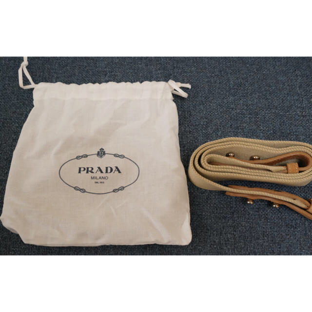 PRADA(プラダ)のPRADA カゴバック RAFIA POIS ラフィア レディースのバッグ(かごバッグ/ストローバッグ)の商品写真