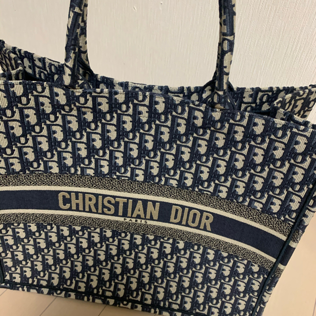 Dior(ディオール)の専用出品　新品未使用　Diorブックトート　スカーフ2枚付き レディースのバッグ(トートバッグ)の商品写真