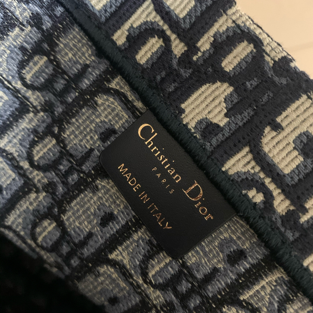 Dior(ディオール)の専用出品　新品未使用　Diorブックトート　スカーフ2枚付き レディースのバッグ(トートバッグ)の商品写真