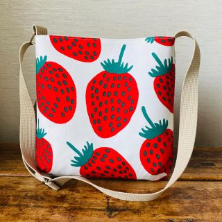 マリメッコ(marimekko)のマリメッコハンドメイドショルダーバッグ(バッグ)