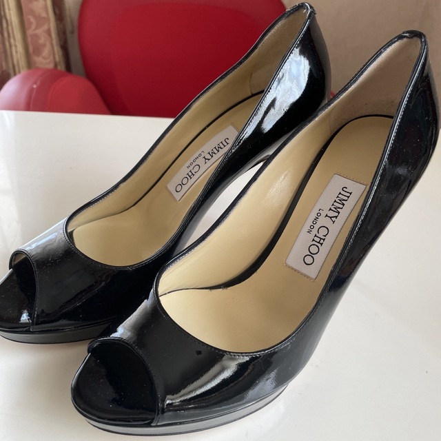 JIMMY CHOO(ジミーチュウ)のJIMMY CHOO♡黒エナメル レディースの靴/シューズ(ハイヒール/パンプス)の商品写真