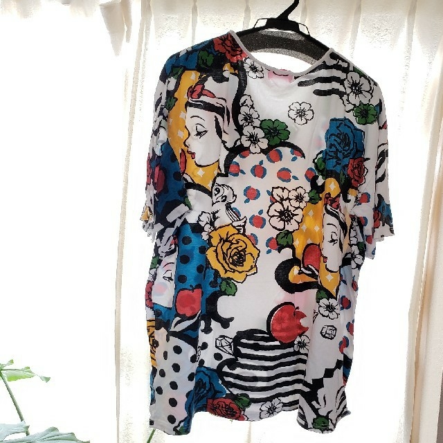 東京ディズニーシー　Tシャツ　白雪姫 レディースのトップス(Tシャツ(半袖/袖なし))の商品写真