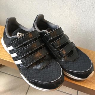 アディダス(adidas)のアディダス　スニーカー(スニーカー)