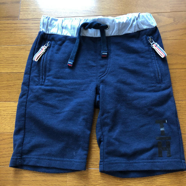 TOMMY HILFIGER(トミーヒルフィガー)のTOMMY HILFIGERハーフパンツ　男の子122（120〜130） キッズ/ベビー/マタニティのキッズ服男の子用(90cm~)(パンツ/スパッツ)の商品写真