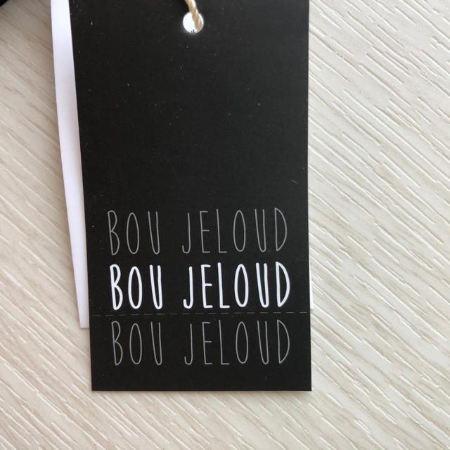 Bou Jeloud(ブージュルード)の〈新品タグ付〉ブージュルード BOU JELOUD ポンチョ （ブラック） レディースのジャケット/アウター(ポンチョ)の商品写真