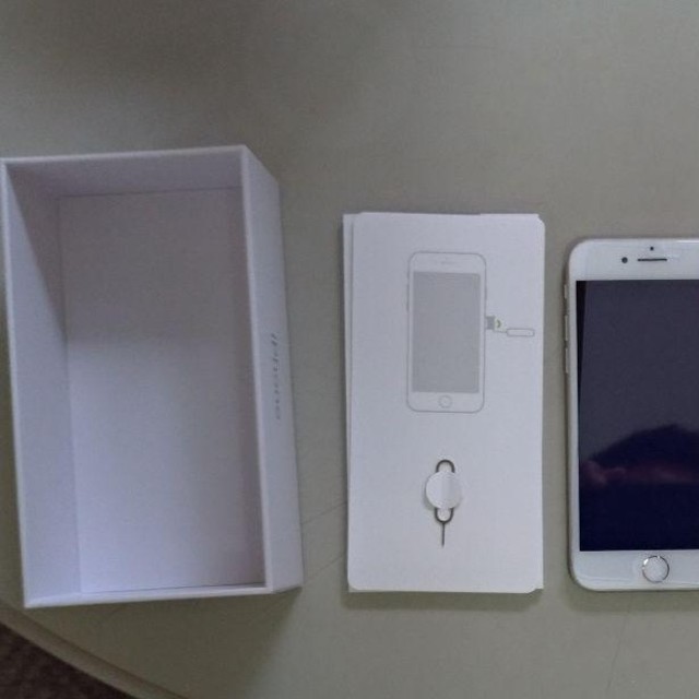 iPhone MQ792J A SoftBankの通販 by まっすー's shop｜アイフォーンならラクマ - iPhone8 64GB シルバー 得価新作
