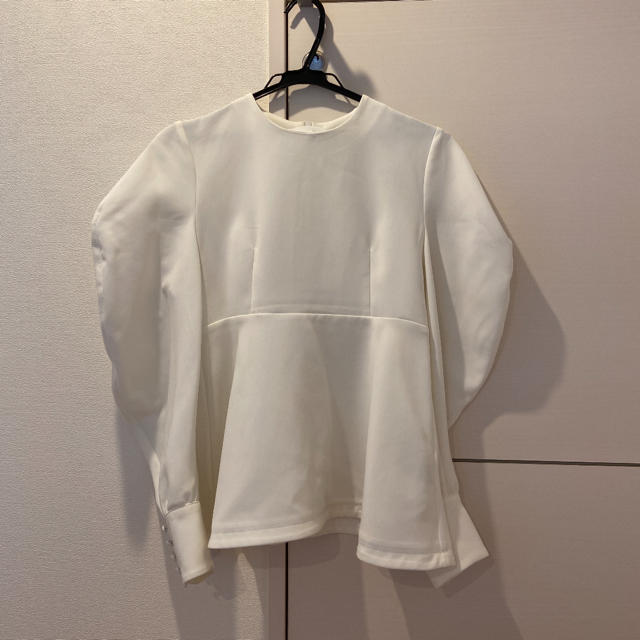 Ameri VINTAGE(アメリヴィンテージ)のWAVE SLEEVE PEPLUM BLOUSE レディースのトップス(シャツ/ブラウス(長袖/七分))の商品写真