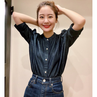 マウジー(moussy)の27日まで価格！♡GATHER SLEEVE DENIMブラウス♡パフスリーブ紺(シャツ/ブラウス(半袖/袖なし))