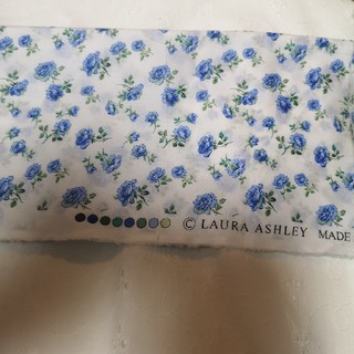 ローラアシュレイ(LAURA ASHLEY)のローラアシュレイ　生地　セイディ　blue　ブルー　はぎれ　バラ(生地/糸)