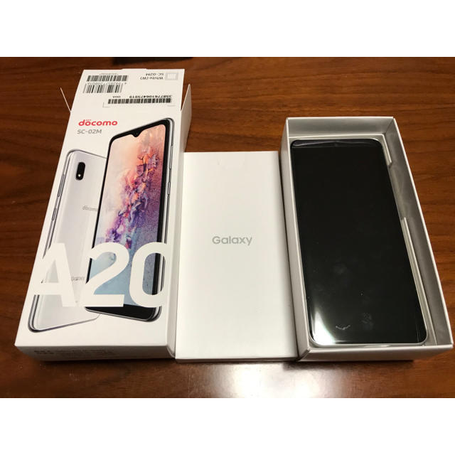 Galaxy(ギャラクシー)の【新品】Galaxy ギャラクシー A20 SC-02M ホワイト SIMフリー スマホ/家電/カメラのスマートフォン/携帯電話(スマートフォン本体)の商品写真