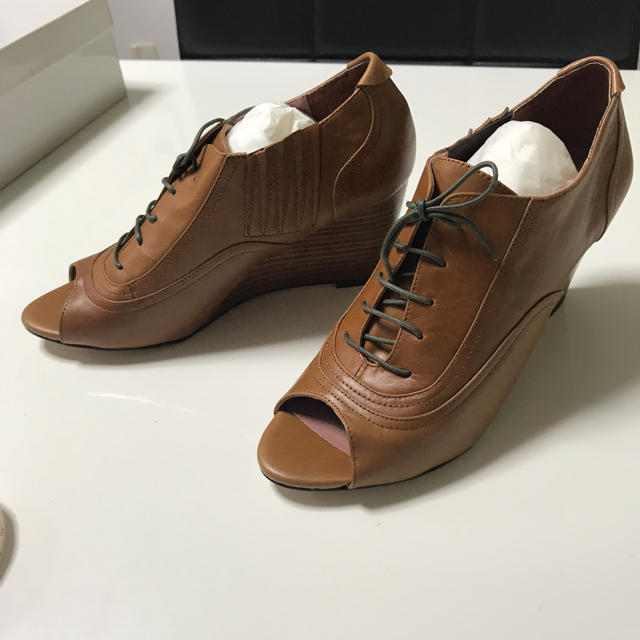 SEVEN TWELVE THIRTY  ブラウン　ウェッジソウル　サンダル新品 レディースの靴/シューズ(サンダル)の商品写真