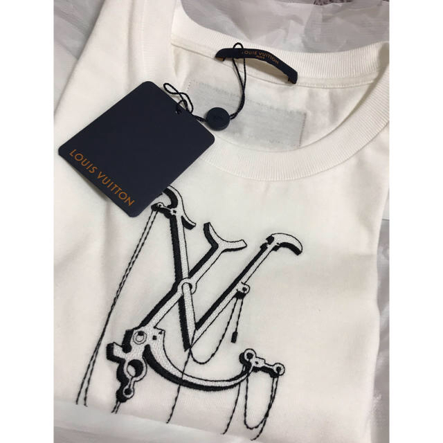 VUITTON TシャツlVペンダントエンブロイダリーTシャツ